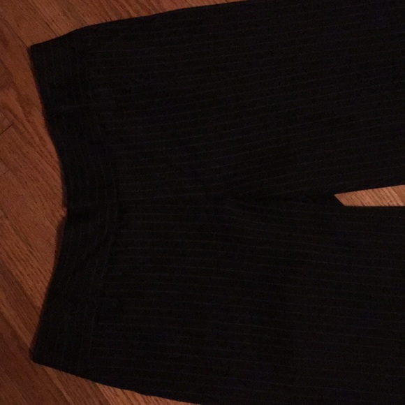 Woman’s slacks - Picture 2 of 2